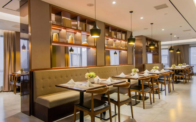 Yitel Hotel (Shanghai Lujiazui Financial District Fangdian Road Subway Station Branch)