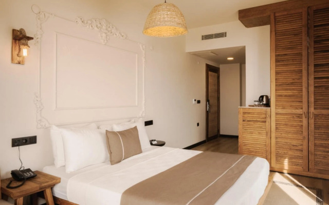 The Local House Ayasaranda