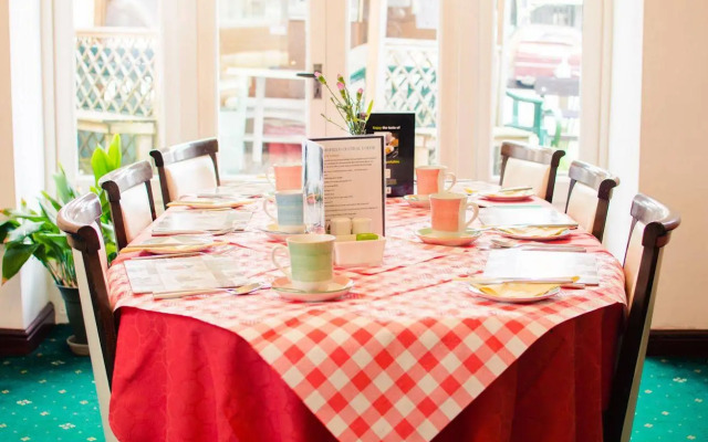 Huddersfield Central Lodge Hotel