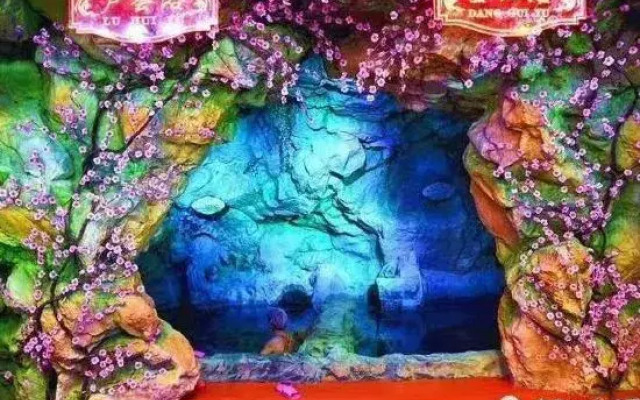 Xinxiang Jinghua Tropical Mineral Spring Health Garden