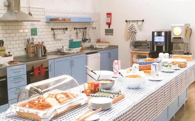 AKTION Peniche Hostel & Apartments