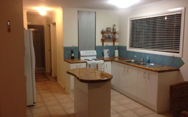 Jacaranda Cottages