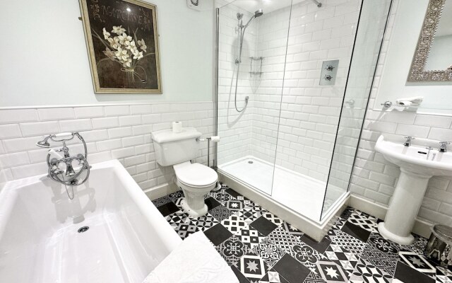 Farthings Hotel and Restaurant