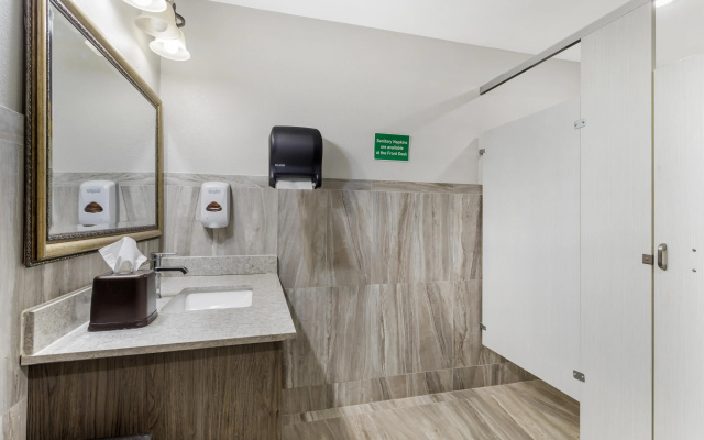 Best Western Plus First Coast Inn & Suites