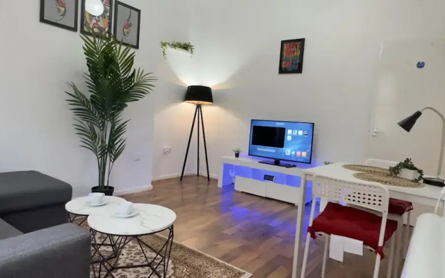 1-bed Apartment, Sleeps 6, in the City Center