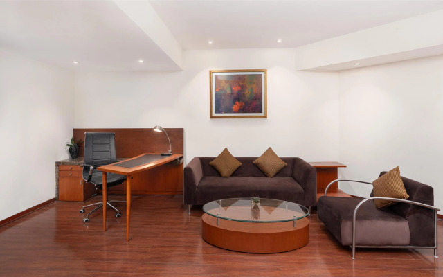 Radisson Blu Plaza Delhi Airport