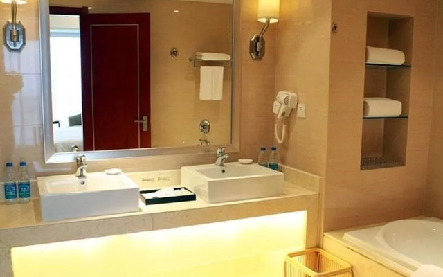 Suzhou East Shahu Linli Business Hotel