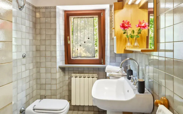 Traditional Villa in Varano With Private Garden
