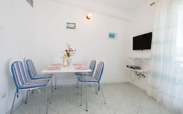 David - 20m From the Beach With Parking - A1