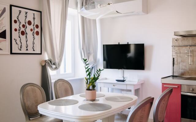 Panorama Old Town apartment by DuHomes