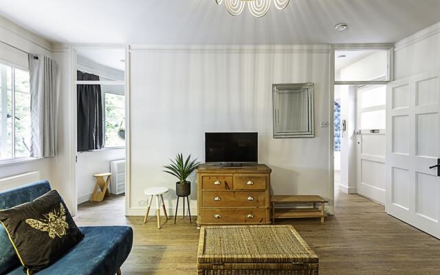 Stylish Highgate Haven Apartment