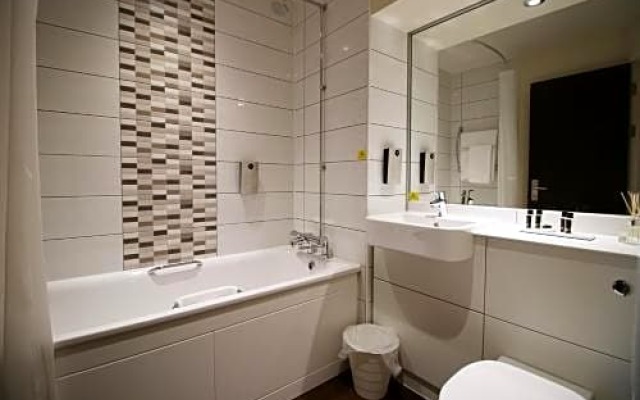 Silurian Hotel Double Bedroom by StayBC