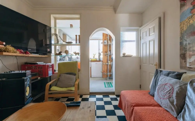 Vibrant & Eclectic 3 Bedroom Flat - Bedminster, Bristol!