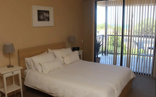 The Lighthouse - Beachfront Accommodation