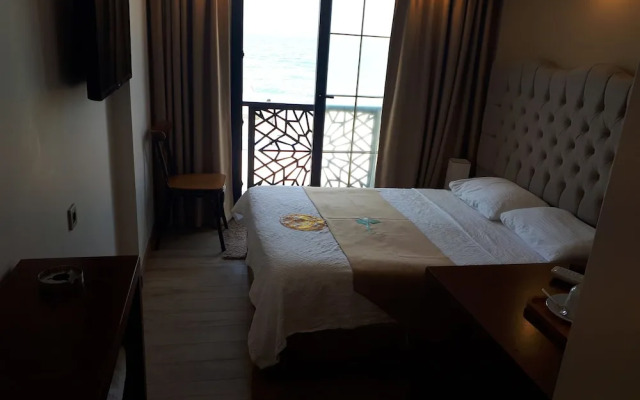 The Klazomenai Marine Hotel