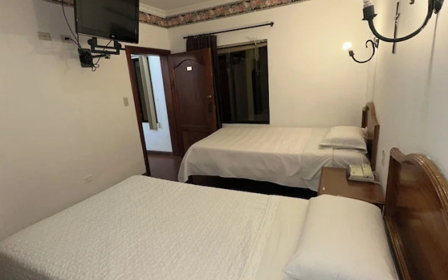 Hotel & Suites El Quijote
