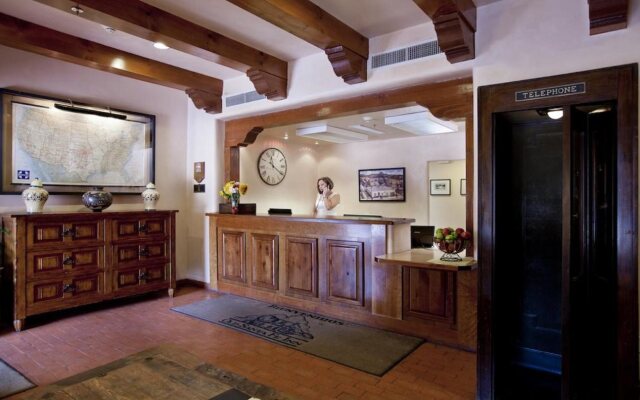 Piñon Court By La Fonda