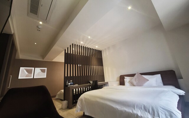 Reve Hotel Suwon