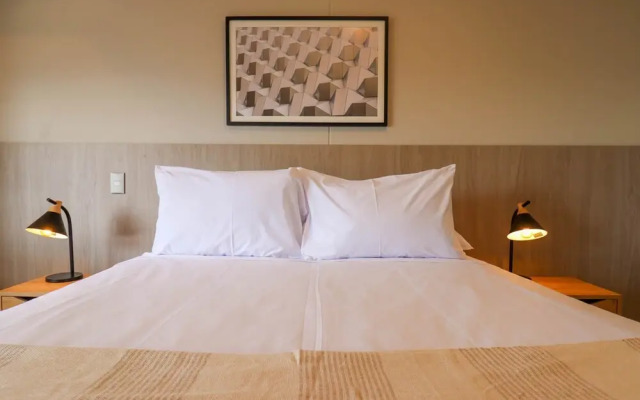 w Grandiose 1BR w Great Balcony in Miraflores