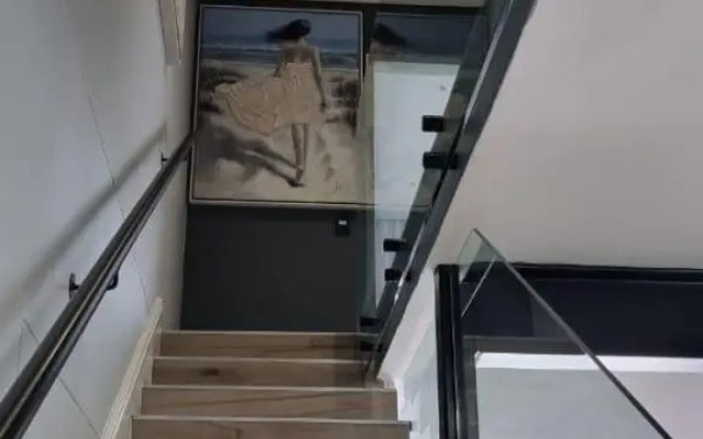 Waterfront New Listng - 8 South Quay -