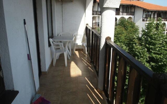 Sea View 2 Bed Apartment With Pool