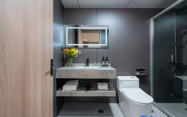 Longgang Hongmao Film Hotel