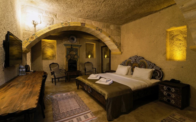 Capp Royal Cave Hotel