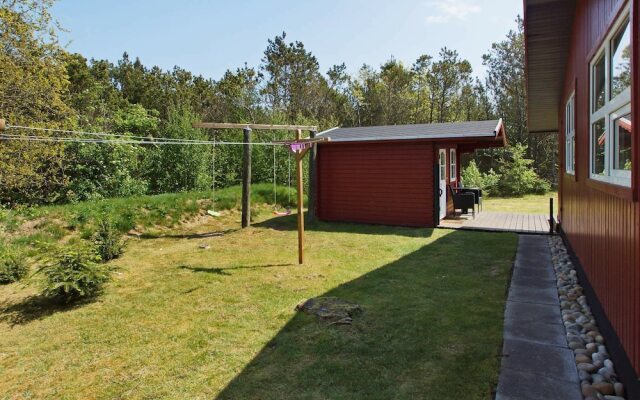 Radiant Holiday Home in Hemmet Near Sea