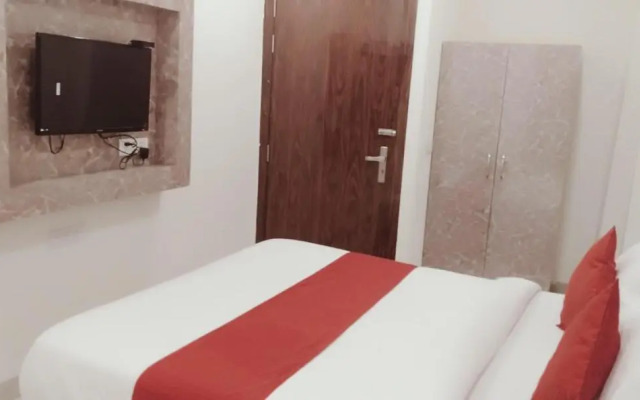 OYO 88430 Hotel Param Palace