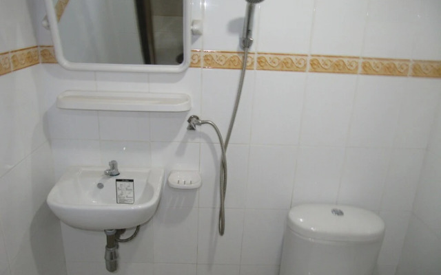 Lux Pillow Hostel Hpa An