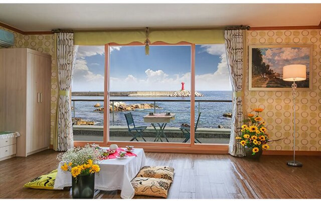 Yangyang Seaglow Rainbow Pension