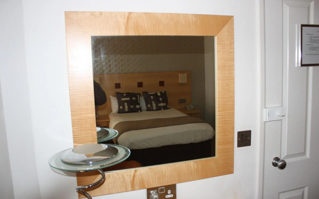 The Warwick Arms Hotel