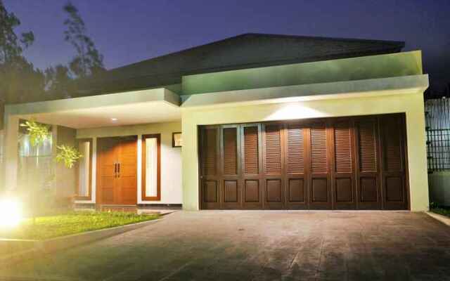 Cempaka 1 Villa 5 Bedrooms with a Private Pool