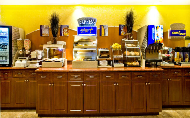 Holiday Inn Express Hotel & Suites Clewiston, an IHG Hotel