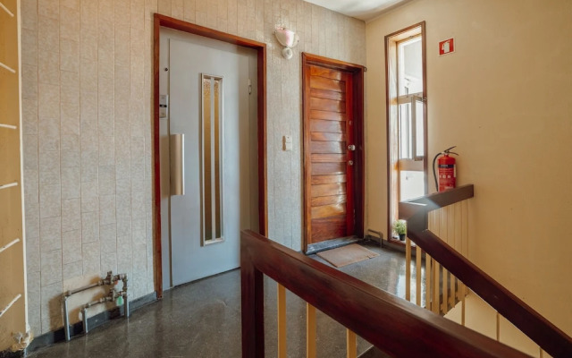 Downtown Classic With Terrace by Vacationy