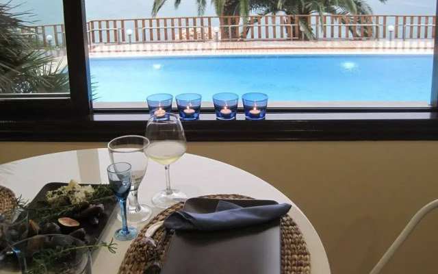 Luxury Seaview Apartment, 60sec Walk To Beach!