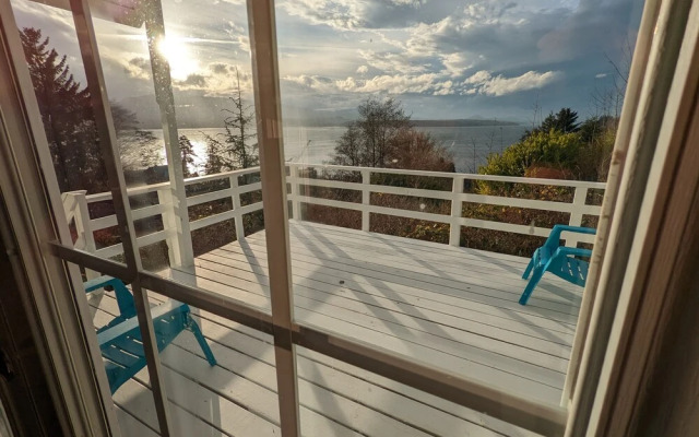 Cliff Haven on the Bay