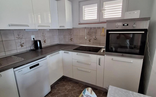 Villa Vesna, 70m from beach