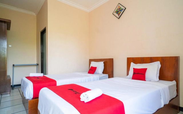 OYO 2493 Lotus Hotel Syariah