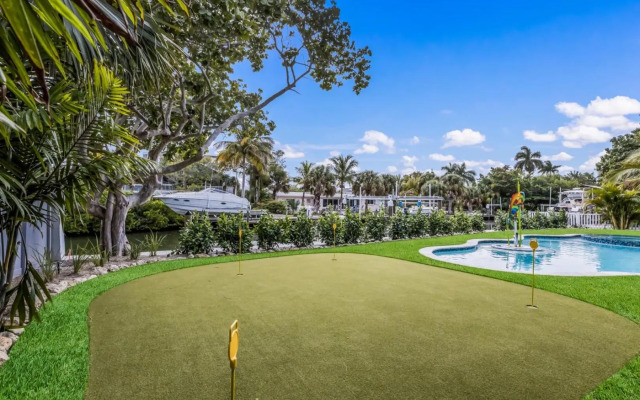 Snook Lookout - 211 Oak Ave