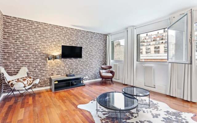 Stunning One Bedroom Apartment Sleeps 5, in Paris