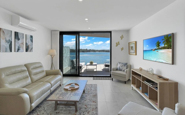 Modern 2-bedroom Apartment With Pool Access – Guest Rooms – Batemans Bay