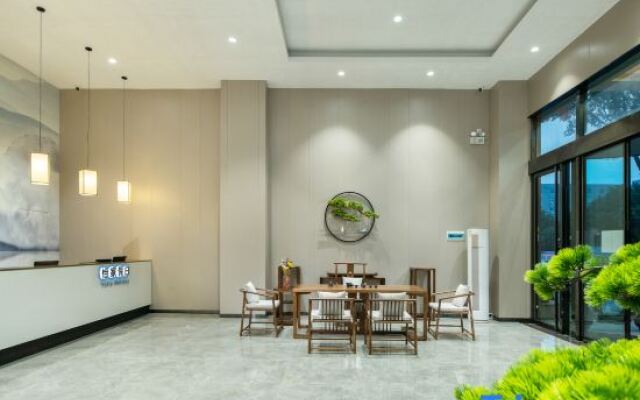 Yijia Holiday Hotel (Guangzhou Huadu Plaza subway station store)