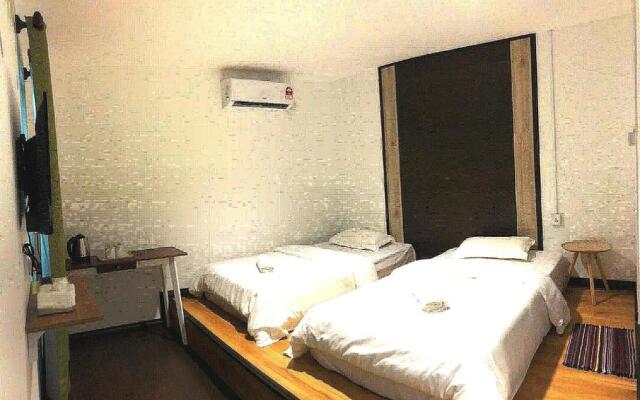 OYO HOME 90667 Chen Room Bs