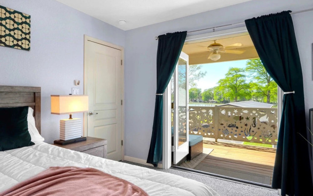 Spacious Retreat & Game Room Sleeps 12