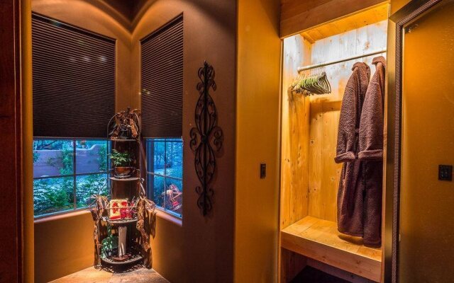 Four Peaks B and B Romantic Getaway