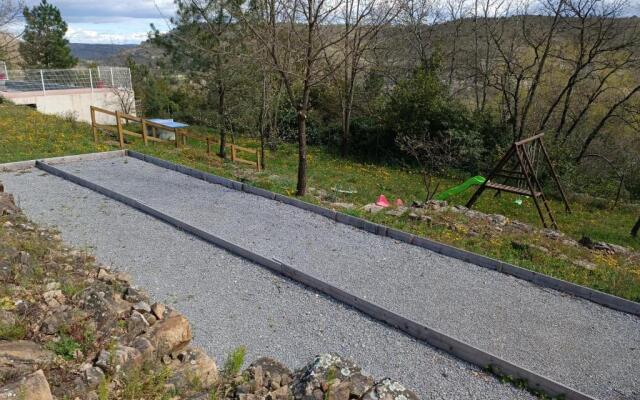 Joyeuse appart mas des chênes