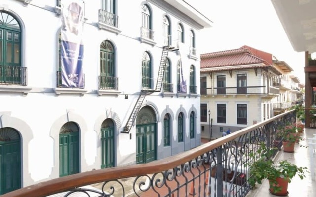 w Stunning 2BR With Balcony in Casco Viejo