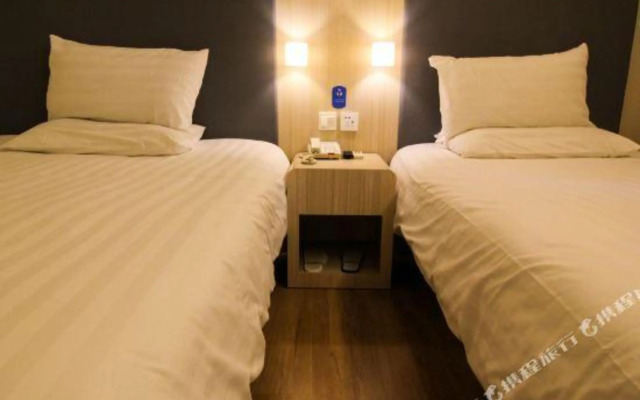 HanTing Hotel (Beijing Shijingshan Gucheng Subway Station)