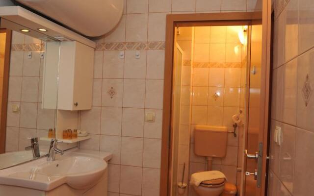 Apartment Lara Tour As